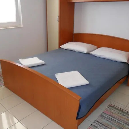 In Okrug Gornji With Seaview, Balcony, Air Condition, Wifi Apartment