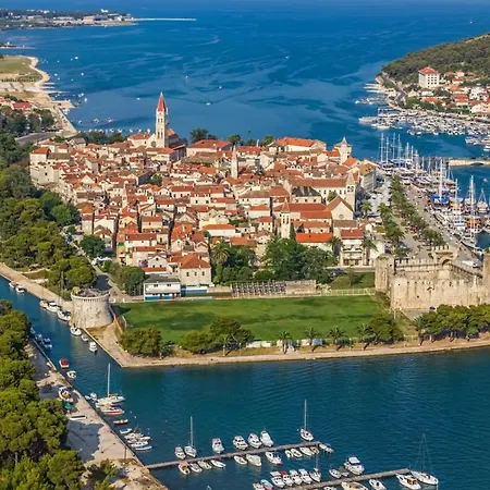 In Okrug Gornji With Seaview, Balcony, Air Condition, Wifi *